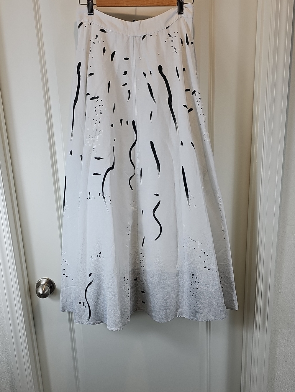 Making The Cut White & Black A-Line Skirt Size M